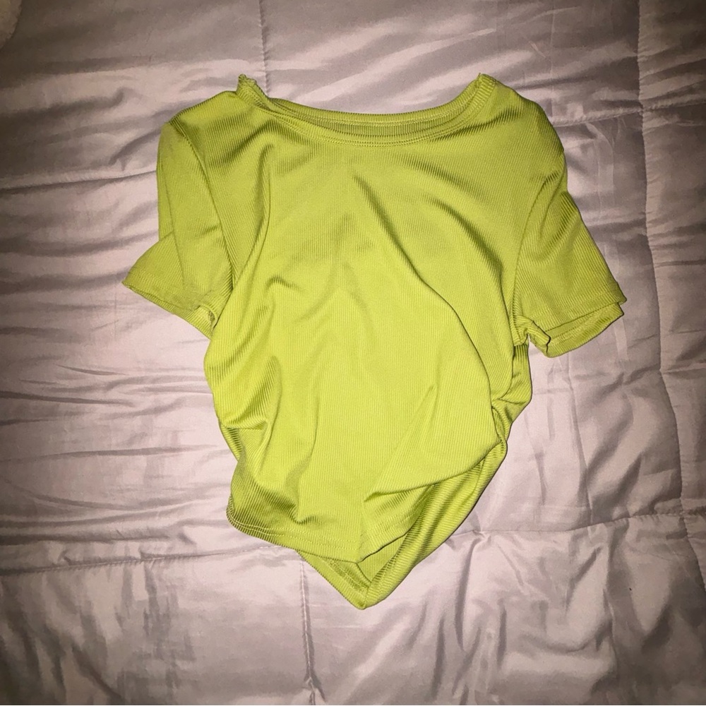 Green cropped side scrunch t shirt